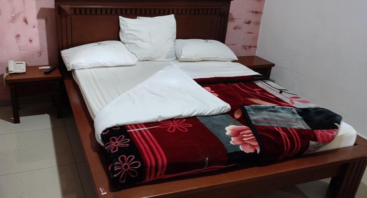 Prodiges Hotel Yaoundé Esterno foto