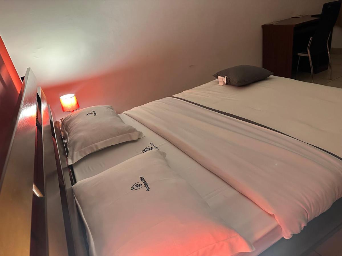 Prodiges Hotel Yaoundé Esterno foto